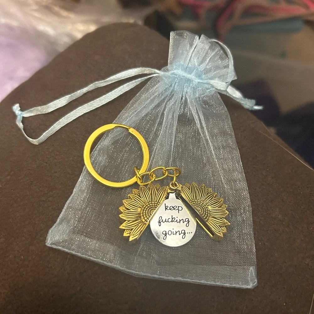 Keychain DAISY PURSE CHARM - NEW! ENCOURAGEMENT INSPIRATIONAL!!  🌼
